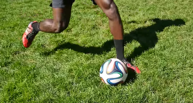 How to Effectively Pass a Soccer Ball